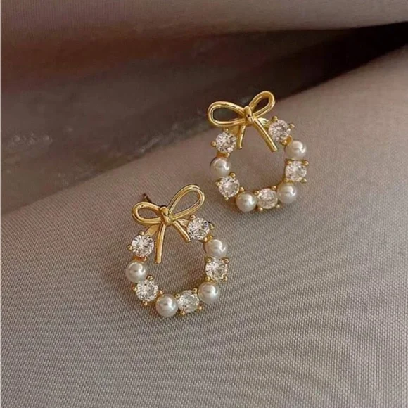 Elegant Gold and Pearl Bow Earrings - Picture 4 of 4